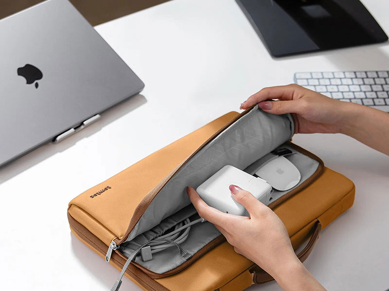 Bảo quản MacBook cũ bằng túi chống sốc