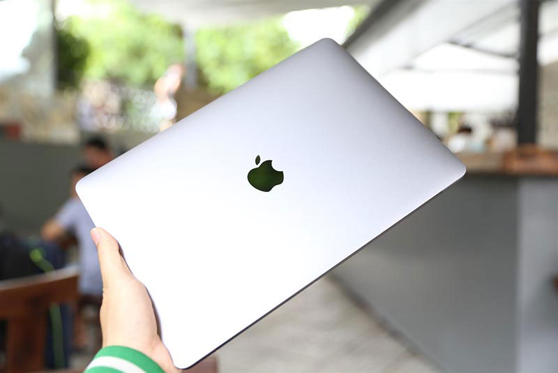 MacBuy đi thu mua MacBook tại nhà khách hàng